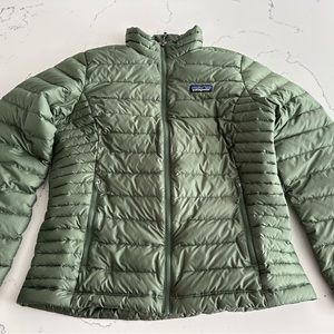 Women’s Patagonia Down Sweater Jacket - Medium.
